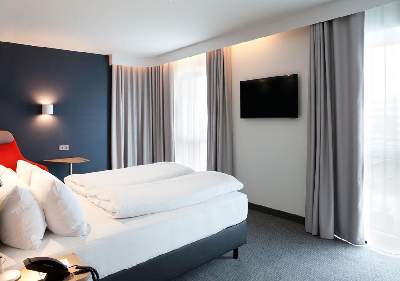 Holiday Inn Express - Duesseldorf Airport Zewnętrze zdjęcie