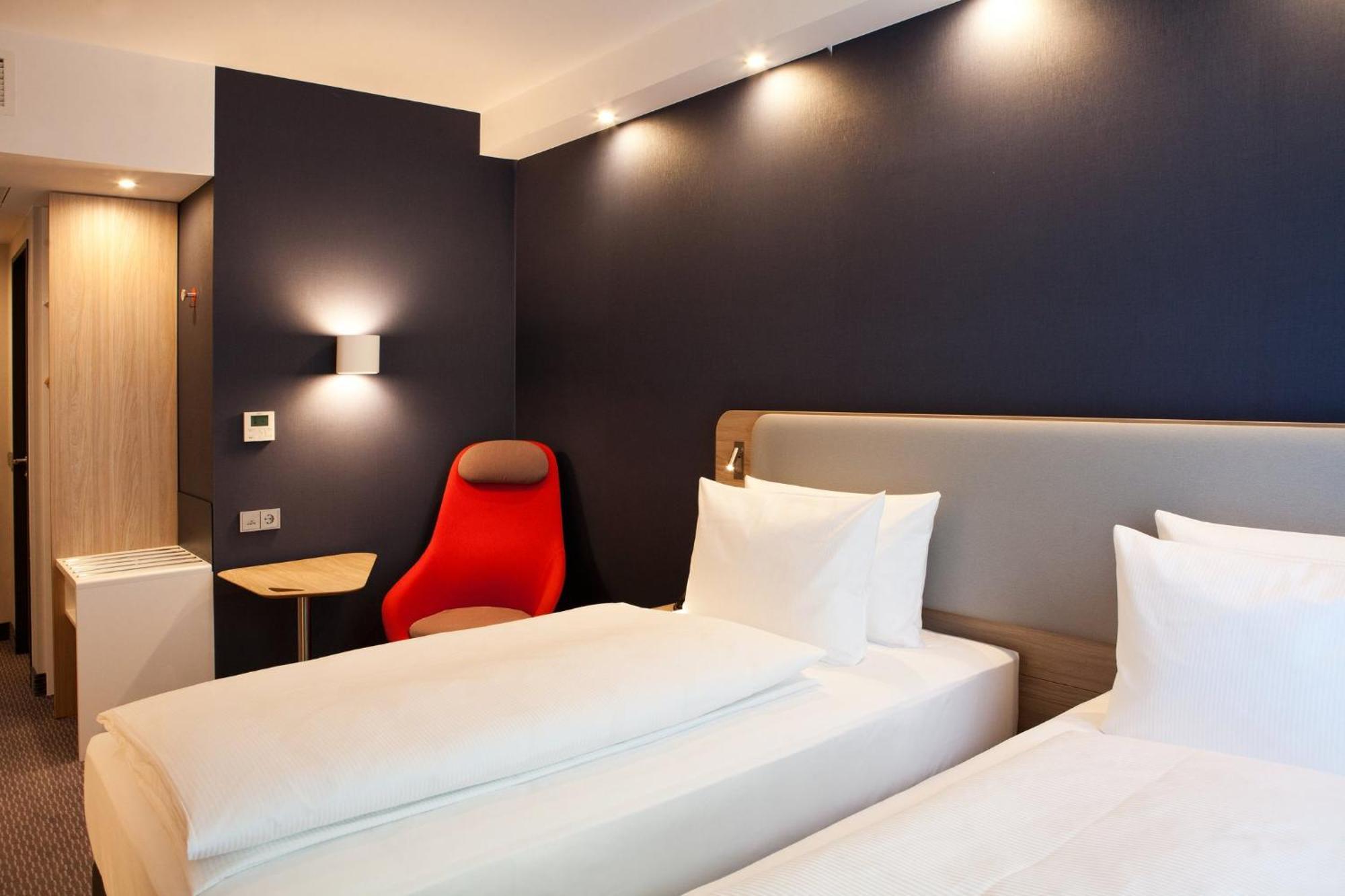 Holiday Inn Express - Duesseldorf Airport Zewnętrze zdjęcie