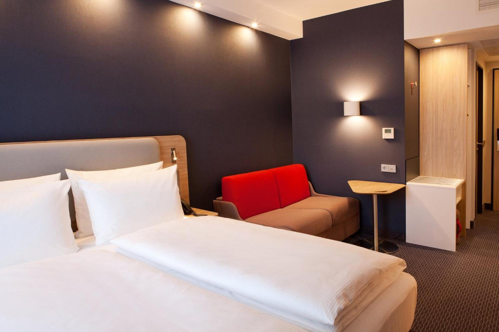 Holiday Inn Express - Duesseldorf Airport Zewnętrze zdjęcie