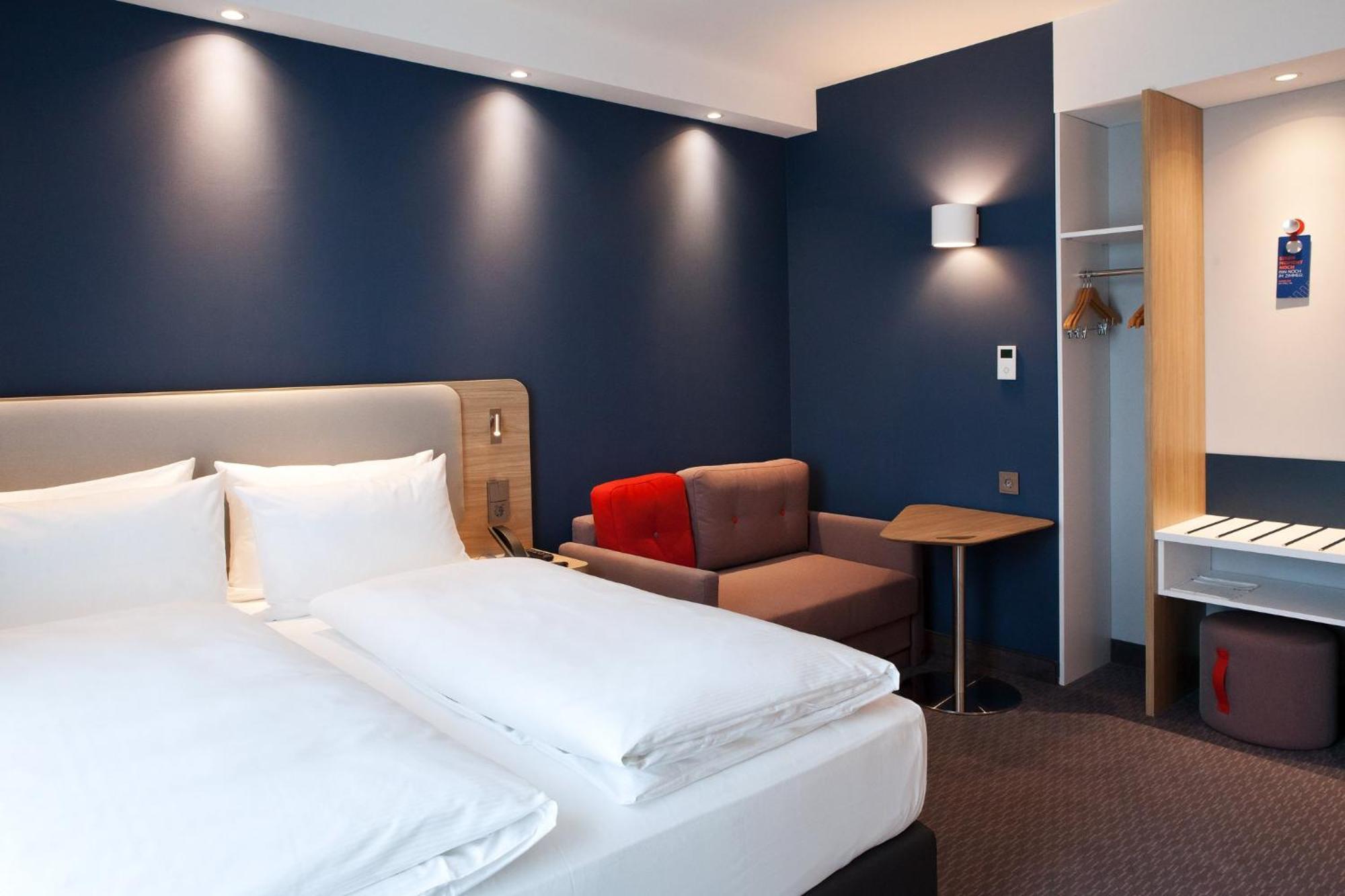 Holiday Inn Express - Duesseldorf Airport Zewnętrze zdjęcie