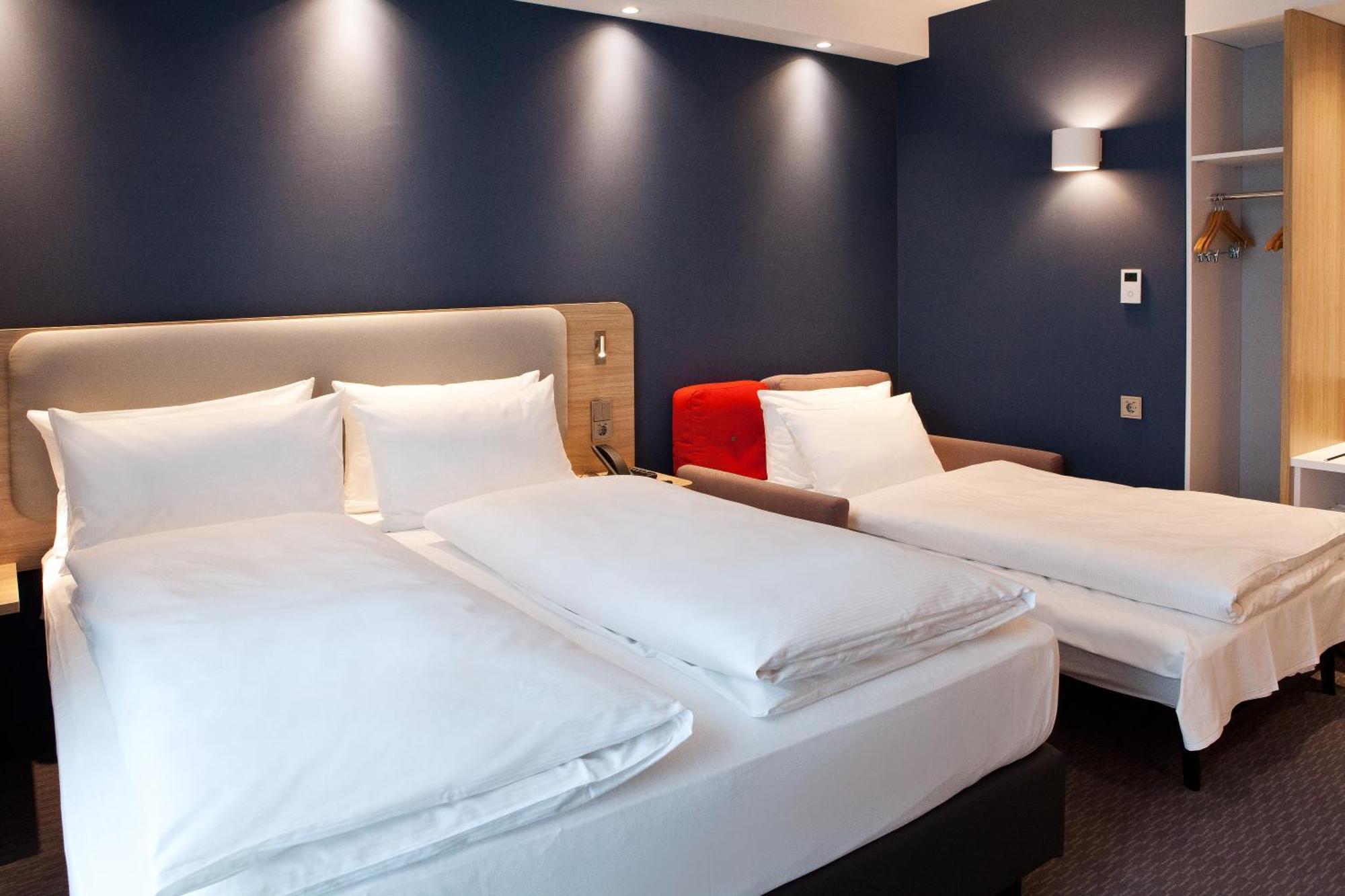 Holiday Inn Express - Duesseldorf Airport Zewnętrze zdjęcie